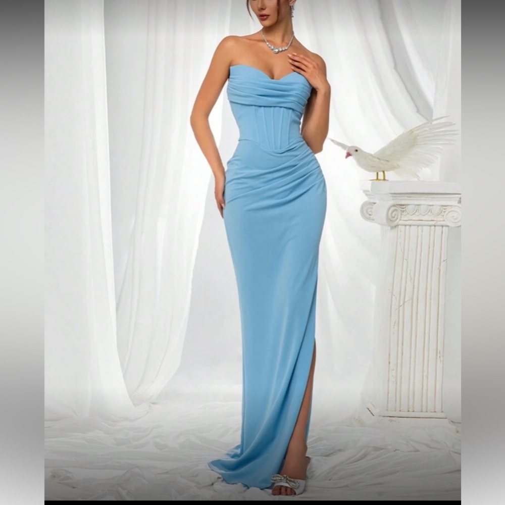Elegant Blue Strapless Evening Gown